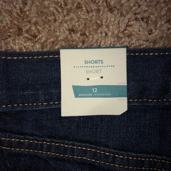 Old Navy Denim Jean Shorts - Picture 3 of 3